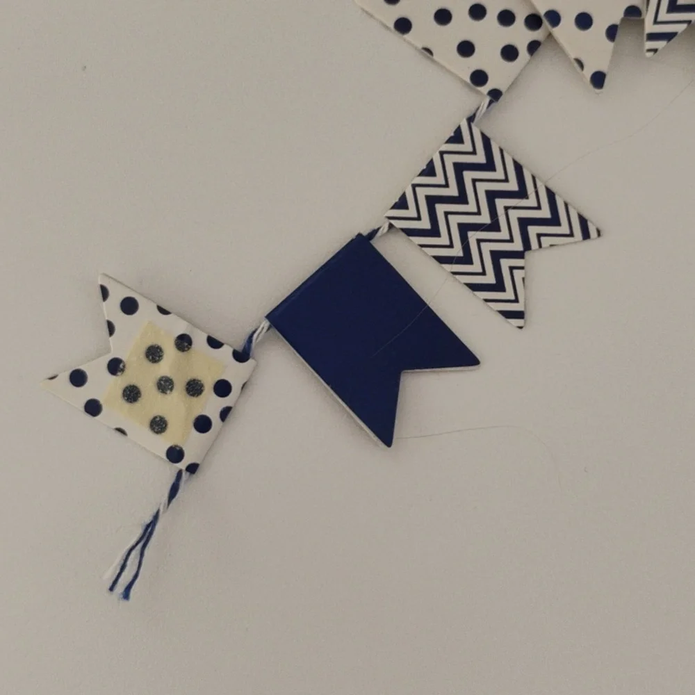 💙+🤍 mini flag garland.